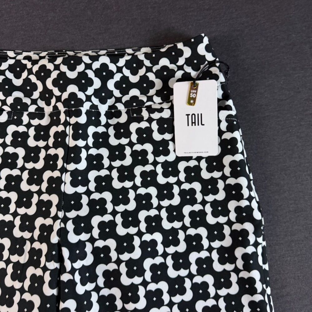 NWT Tail Activewear Braxton 18" Golf Shorts Mod Flower Black White Size 6 - Picture 2 of 9